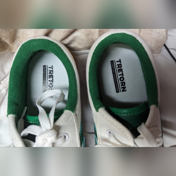 Like New Trenton Men’s Leather White and Green Sneakers. - Picture 10 of 10